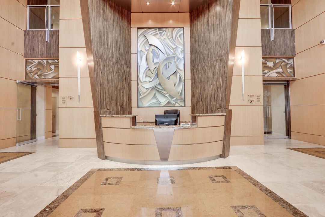 Spacious Bright Lobby