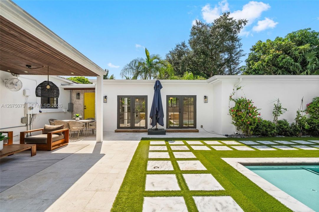 For Sale: $1,385,000 (3 beds, 2 baths, 1738 Square Feet)