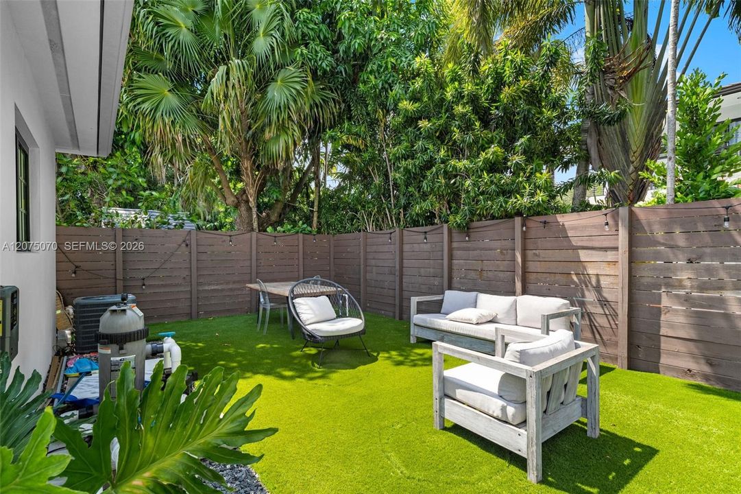 For Sale: $1,385,000 (3 beds, 2 baths, 1738 Square Feet)