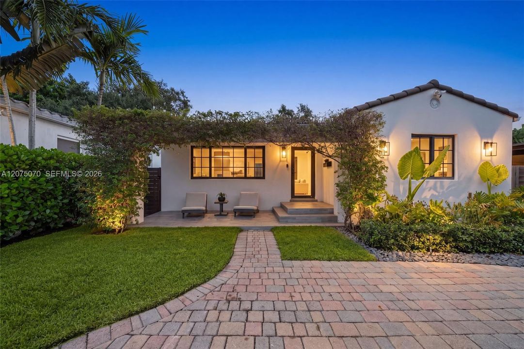 For Sale: $1,385,000 (3 beds, 2 baths, 1738 Square Feet)