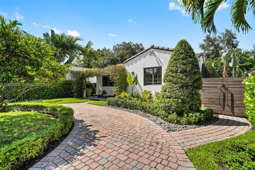 For Sale: $1,385,000 (3 beds, 2 baths, 1738 Square Feet)