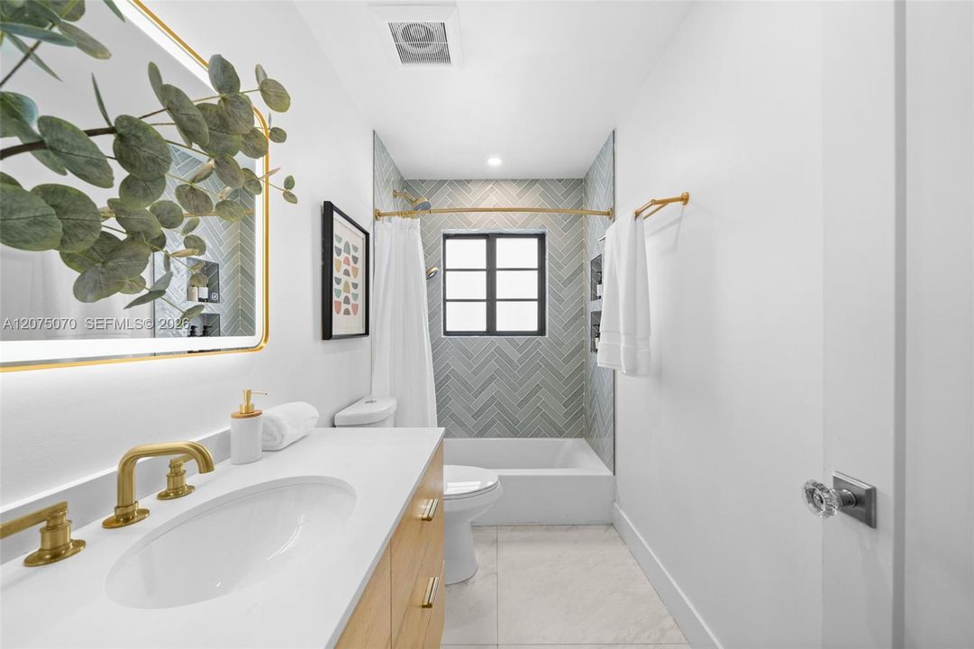 2nd bathroom
