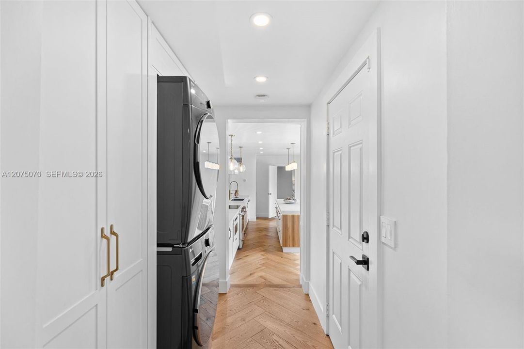 For Sale: $1,385,000 (3 beds, 2 baths, 1738 Square Feet)