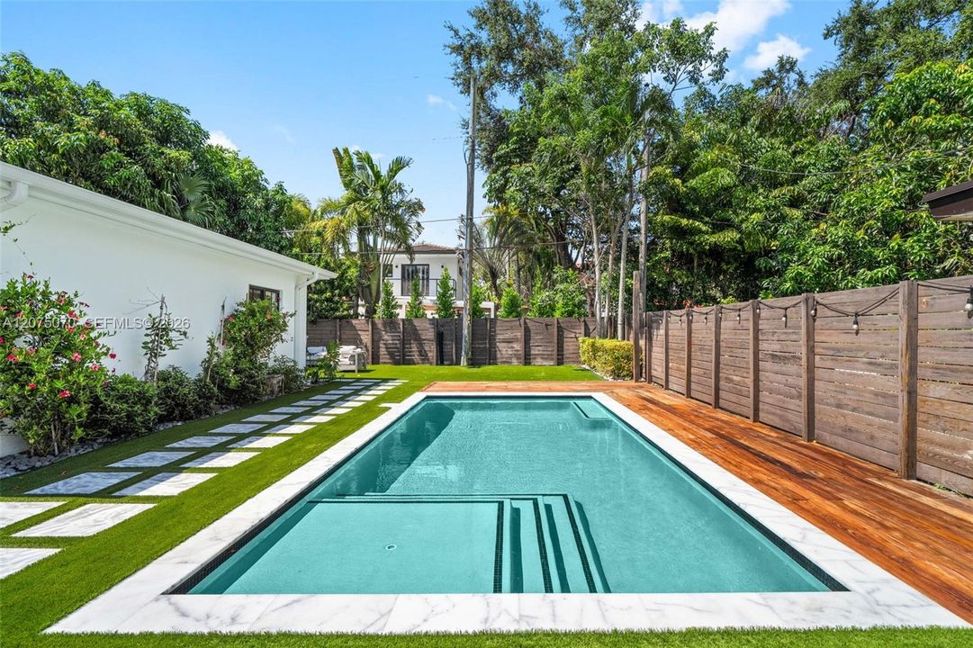 For Sale: $1,385,000 (3 beds, 2 baths, 1738 Square Feet)