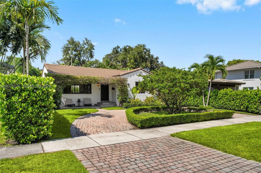 For Sale: $1,385,000 (3 beds, 2 baths, 1738 Square Feet)