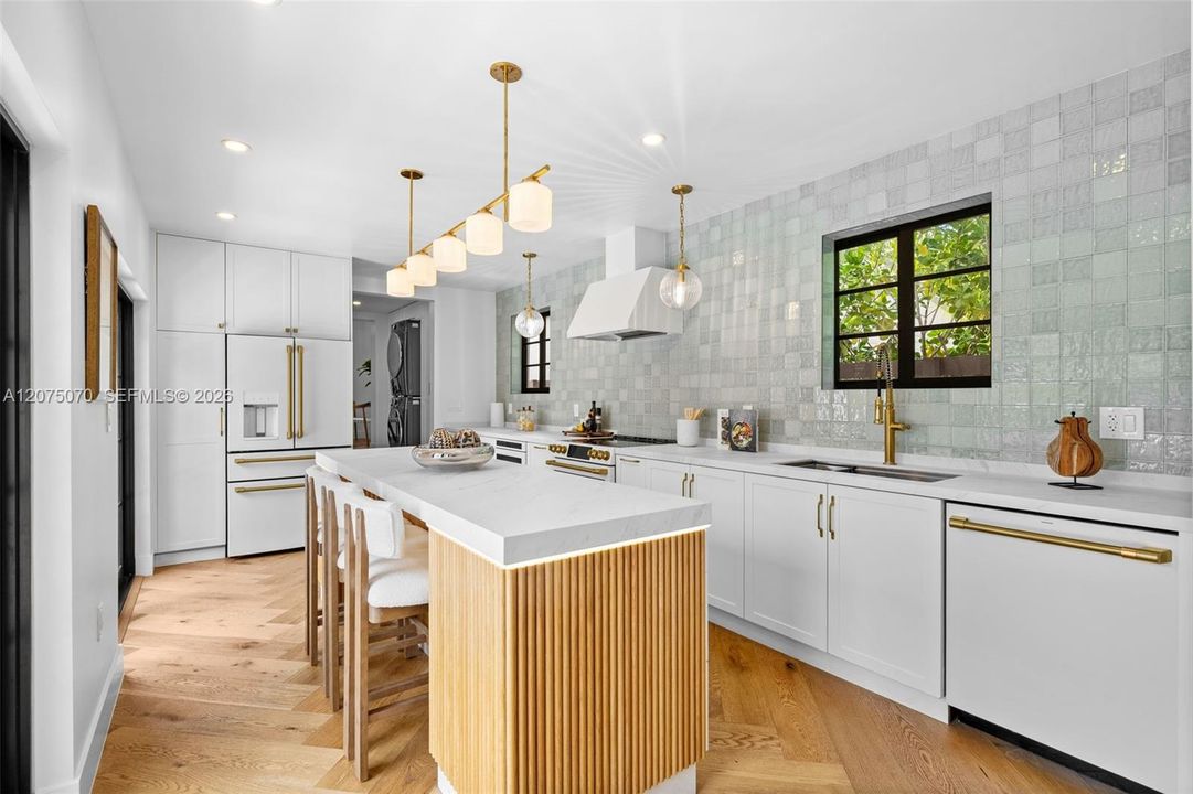 For Sale: $1,385,000 (3 beds, 2 baths, 1738 Square Feet)