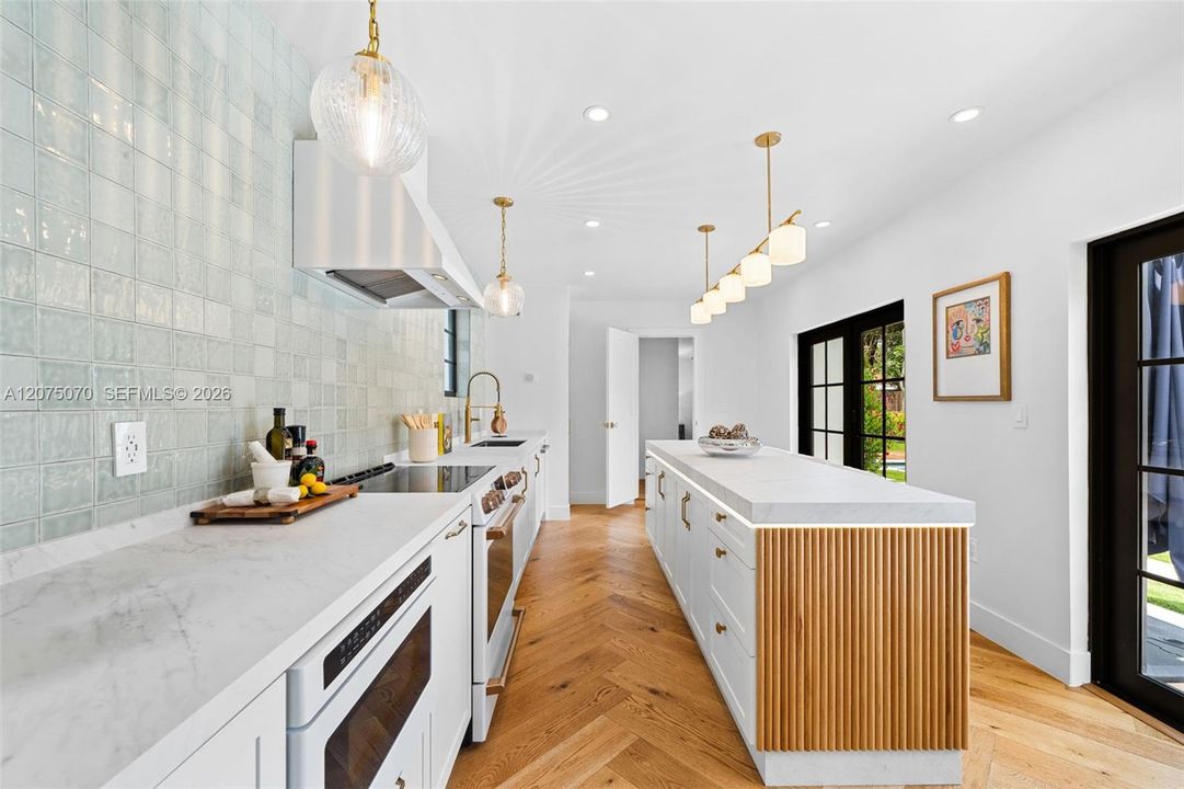 For Sale: $1,385,000 (3 beds, 2 baths, 1738 Square Feet)