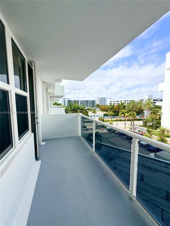 For Rent: $2,700 (1 beds, 1 baths, 847 Square Feet)