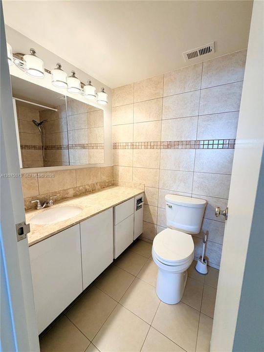 For Rent: $2,700 (1 beds, 1 baths, 847 Square Feet)