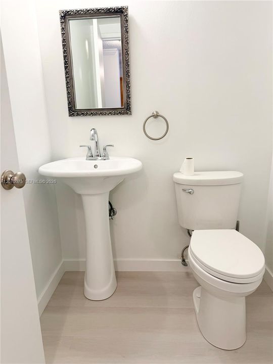For Rent: $2,700 (1 beds, 1 baths, 847 Square Feet)
