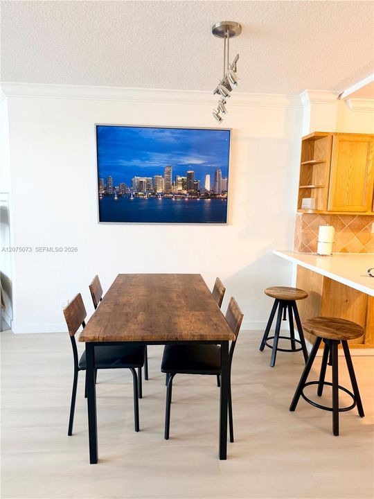 For Rent: $2,700 (1 beds, 1 baths, 847 Square Feet)