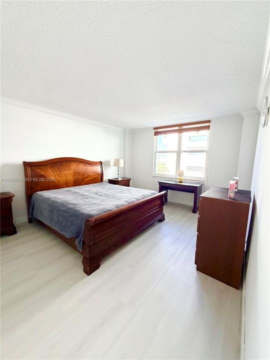 For Rent: $2,700 (1 beds, 1 baths, 847 Square Feet)