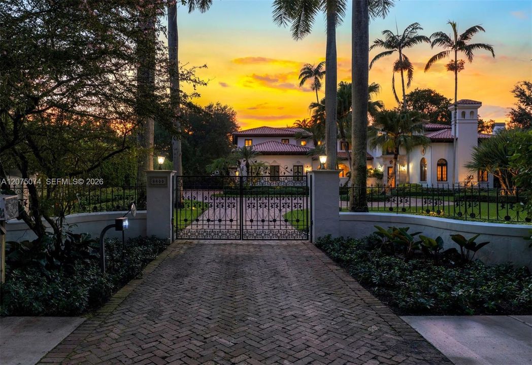 For Sale: $5,750,000 (7 beds, 7 baths, 7384 Square Feet)