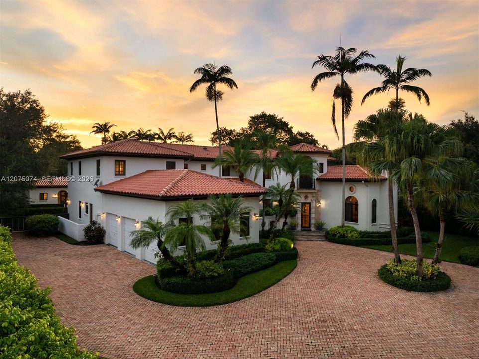 For Sale: $5,750,000 (7 beds, 7 baths, 7384 Square Feet)