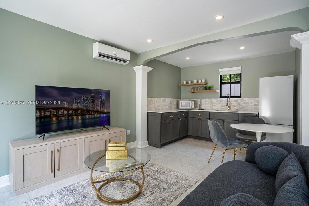 For Rent: $12,000 (3 beds, 2 baths, 2043 Square Feet)