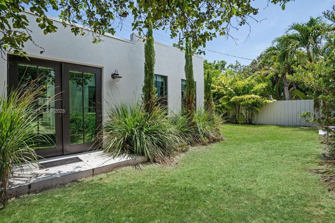 For Rent: $12,000 (3 beds, 2 baths, 2043 Square Feet)