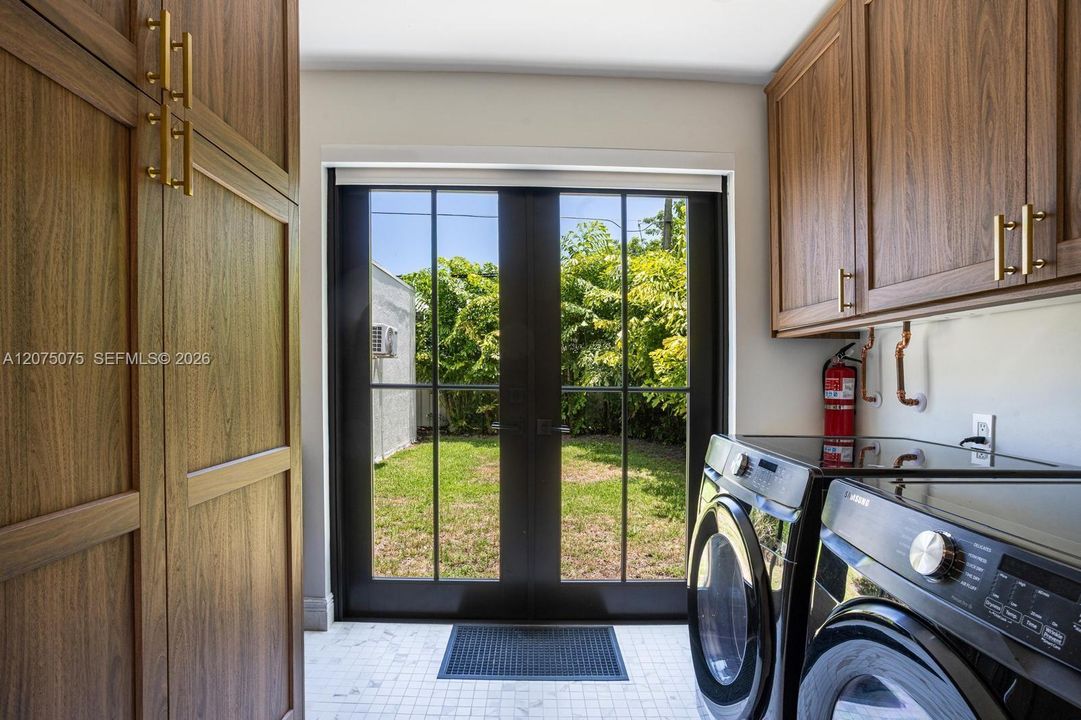 For Rent: $12,000 (3 beds, 2 baths, 2043 Square Feet)