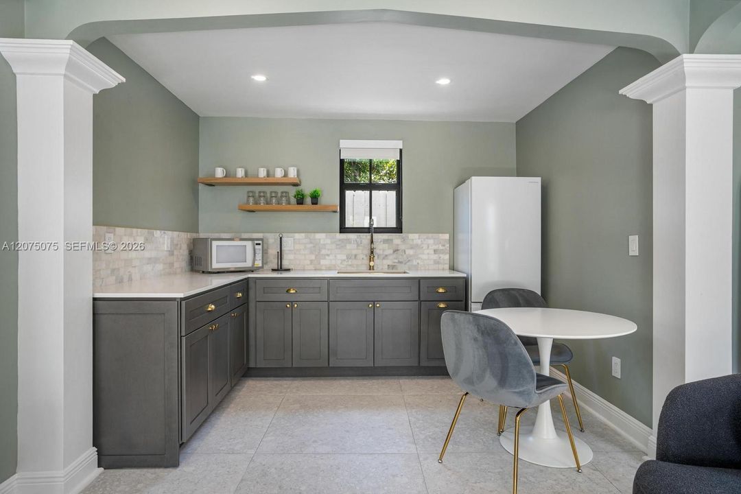 For Rent: $12,000 (3 beds, 2 baths, 2043 Square Feet)