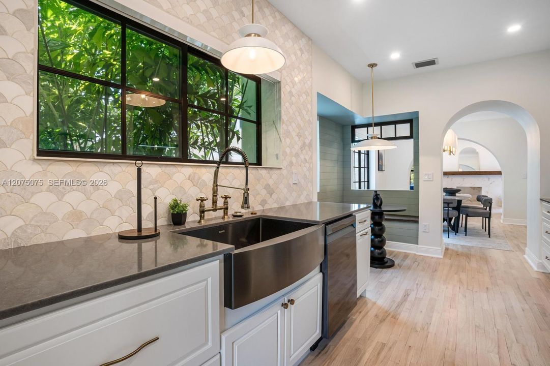 For Rent: $12,000 (3 beds, 2 baths, 2043 Square Feet)