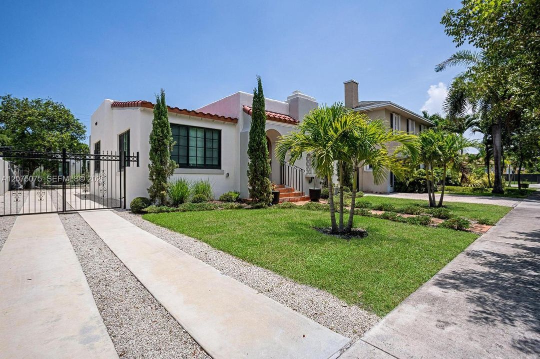 For Rent: $12,000 (3 beds, 2 baths, 2043 Square Feet)