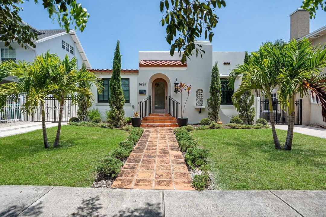 For Rent: $12,000 (3 beds, 2 baths, 2043 Square Feet)