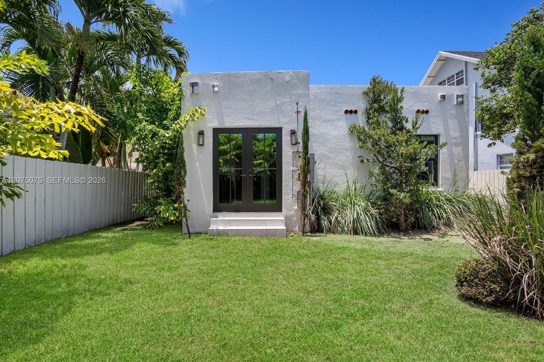 For Rent: $12,000 (3 beds, 2 baths, 2043 Square Feet)