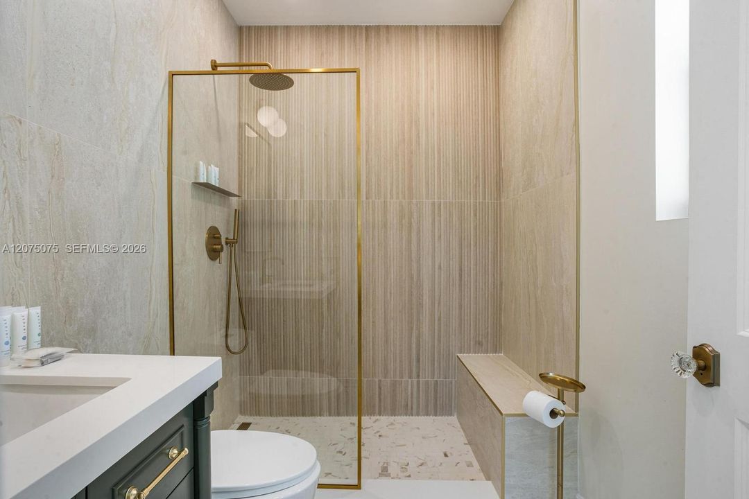 For Rent: $12,000 (3 beds, 2 baths, 2043 Square Feet)