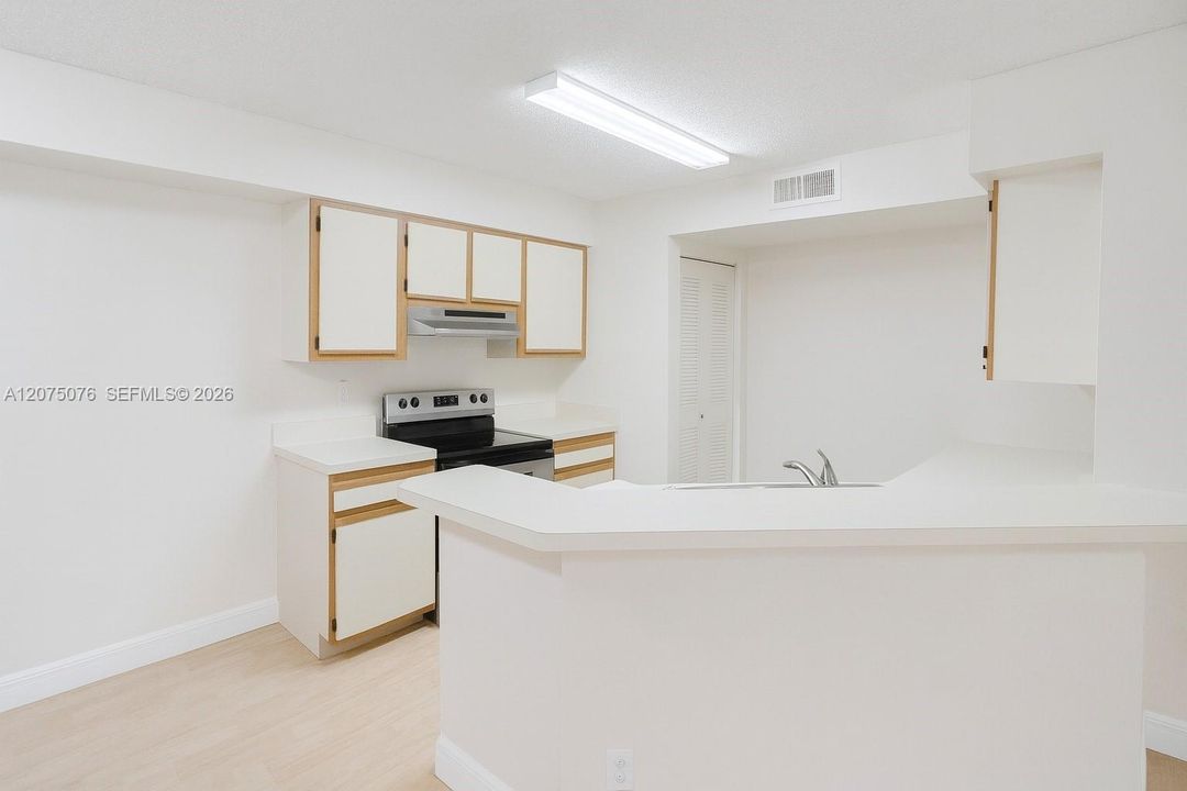 For Rent: $1,750 (1 beds, 1 baths, 757 Square Feet)