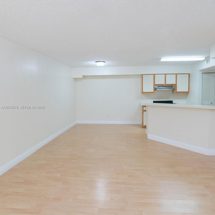 For Rent: $1,750 (1 beds, 1 baths, 757 Square Feet)