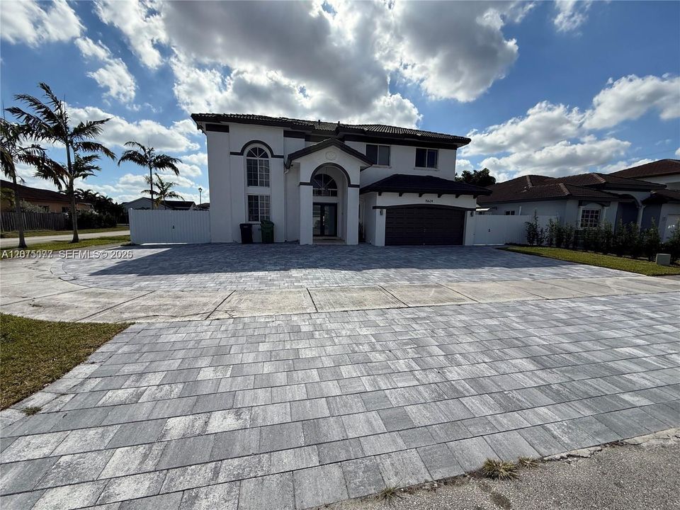 For Sale: $950,000 (4 beds, 3 baths, 2526 Square Feet)