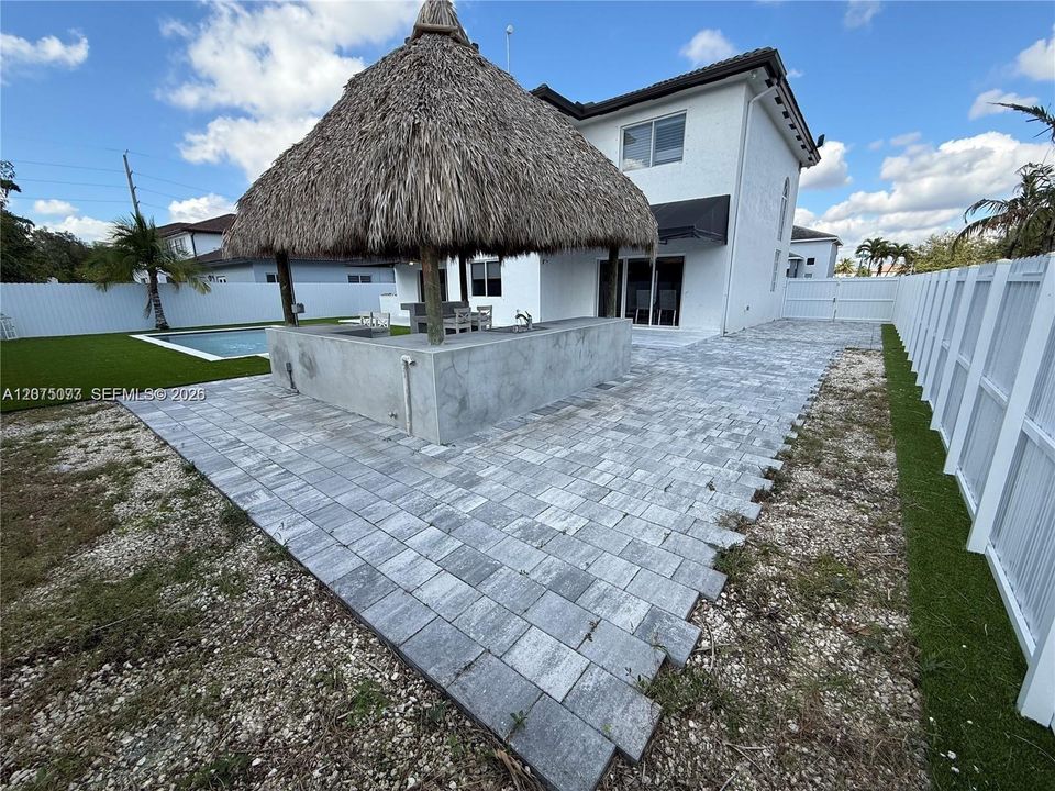 For Sale: $950,000 (4 beds, 3 baths, 2526 Square Feet)