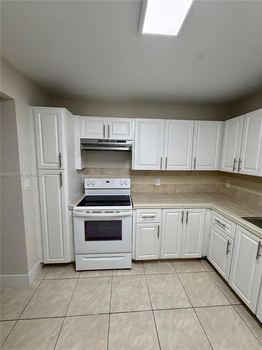 For Rent: $1,750 (2 beds, 2 baths, 1112 Square Feet)