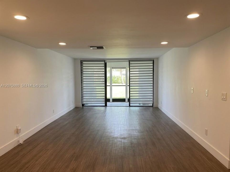 For Sale: $345,000 (2 beds, 2 baths, 1235 Square Feet)