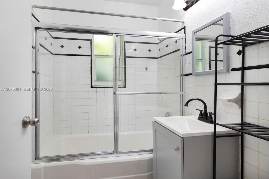 En Venta: $182,000 (0 camas, 1 baños, 450 Pies cuadrados)