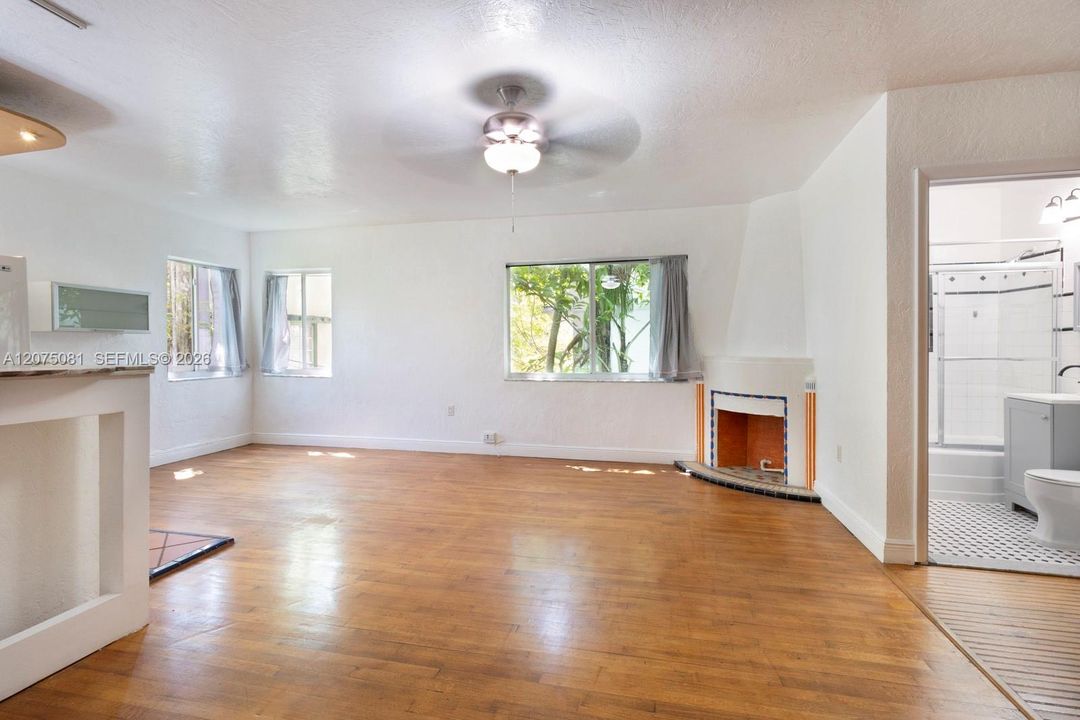 En Venta: $182,000 (0 camas, 1 baños, 450 Pies cuadrados)