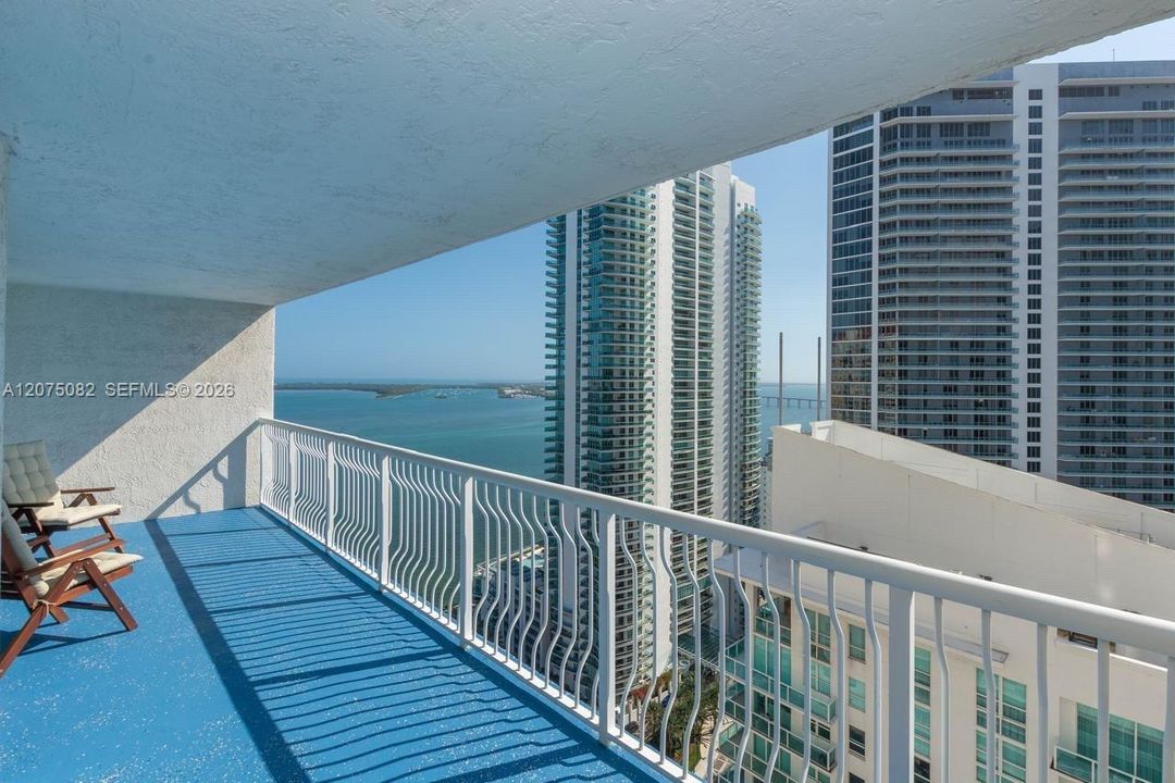 For Sale: $525,000 (1 beds, 1 baths, 778 Square Feet)