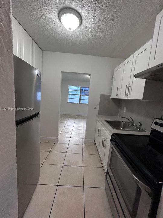 For Rent: $2,400 (2 beds, 1 baths, 1617 Square Feet)