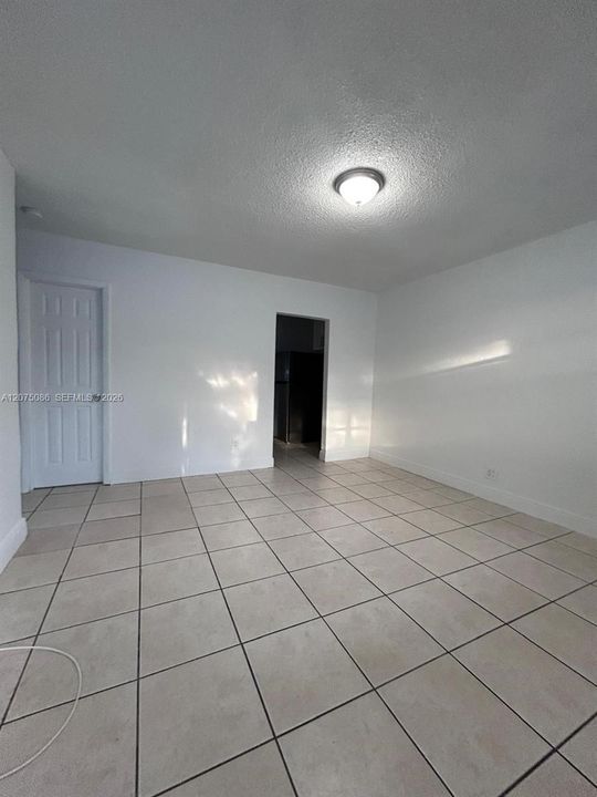 For Rent: $2,400 (2 beds, 1 baths, 1617 Square Feet)