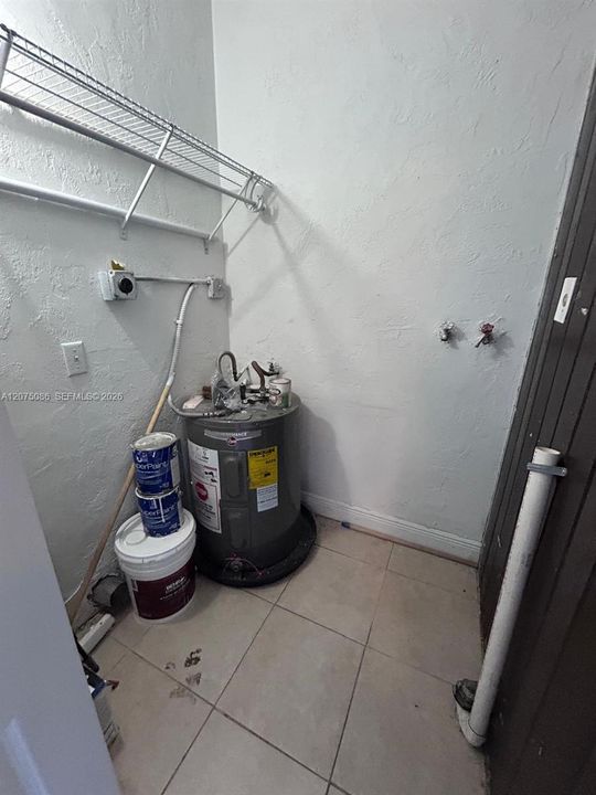 For Rent: $2,400 (2 beds, 1 baths, 1617 Square Feet)