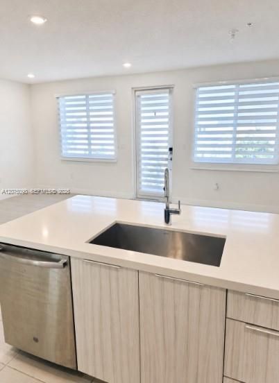For Rent: $3,000 (3 beds, 2 baths, 1102 Square Feet)