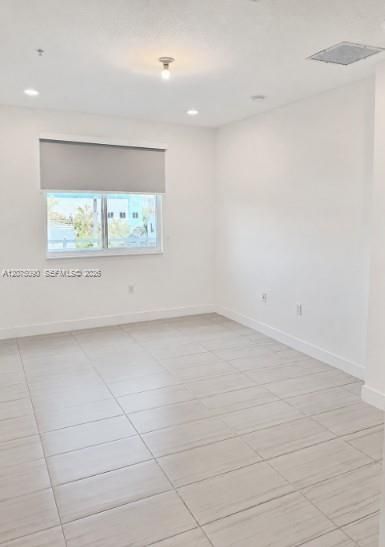For Rent: $3,000 (3 beds, 2 baths, 1102 Square Feet)