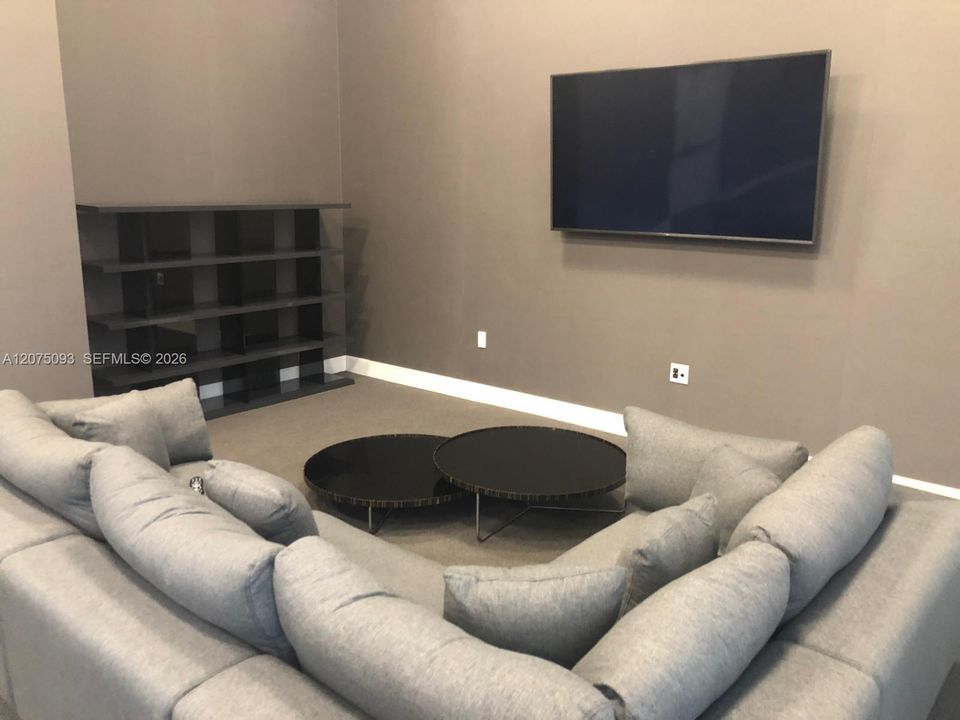 En Venta: $370,000 (0 camas, 1 baños, 580 Pies cuadrados)