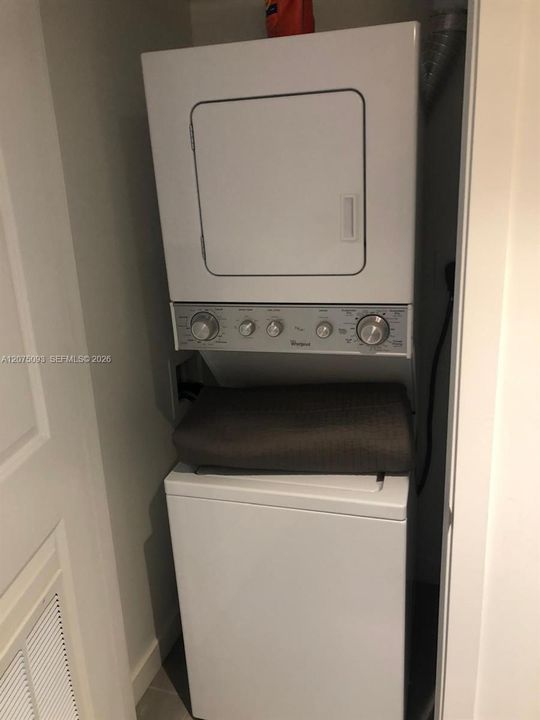 En Venta: $370,000 (0 camas, 1 baños, 580 Pies cuadrados)