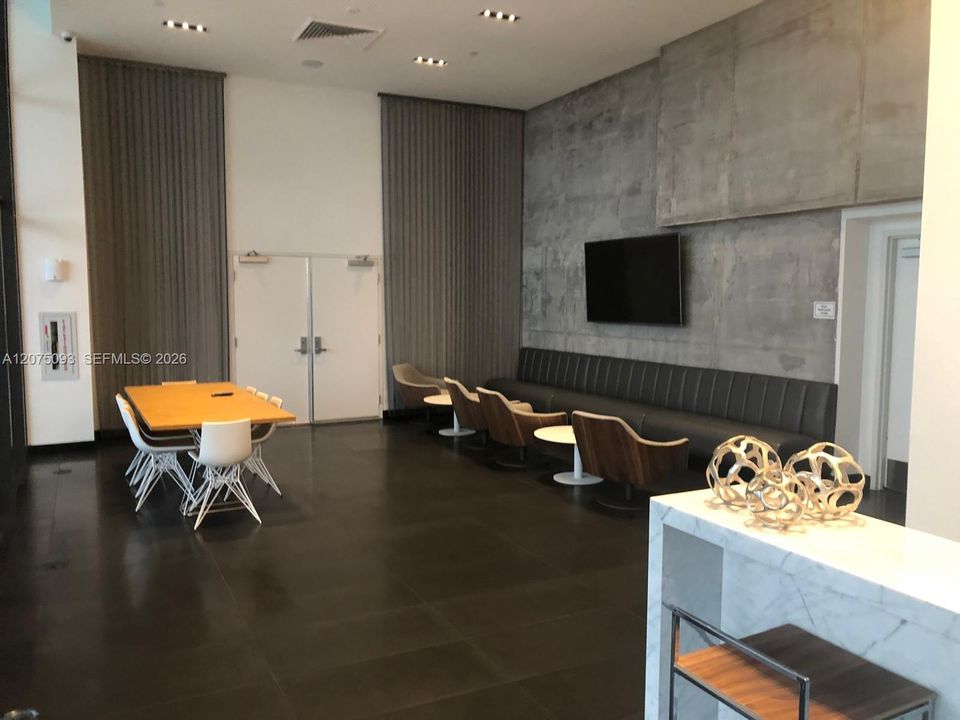 En Venta: $370,000 (0 camas, 1 baños, 580 Pies cuadrados)