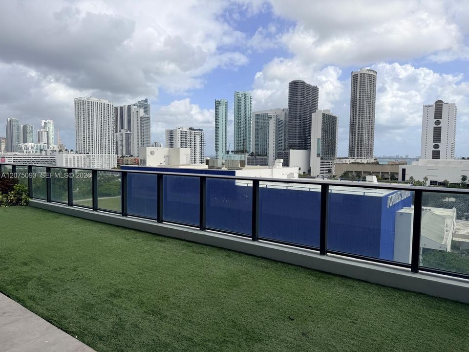 En Venta: $370,000 (0 camas, 1 baños, 580 Pies cuadrados)