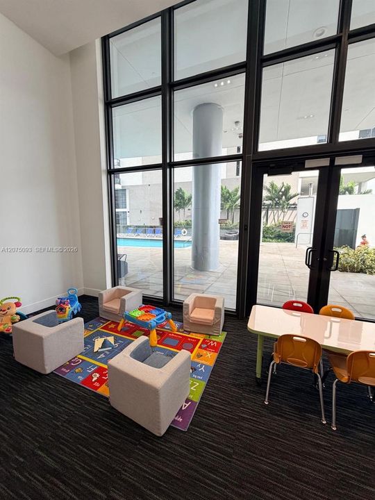 En Venta: $370,000 (0 camas, 1 baños, 580 Pies cuadrados)