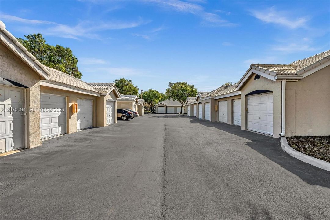 For Rent: $2,195 (2 beds, 2 baths, 972 Square Feet)