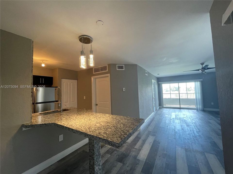 For Rent: $2,195 (2 beds, 2 baths, 972 Square Feet)