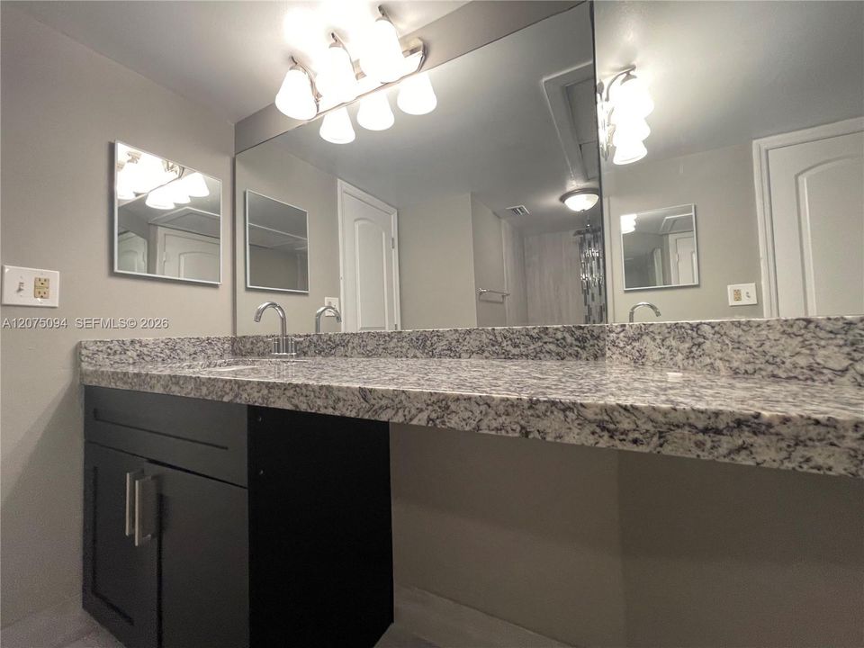 For Rent: $2,195 (2 beds, 2 baths, 972 Square Feet)
