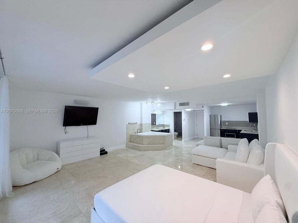For Rent: $4,000 (0 beds, 1 baths, 600 Square Feet)